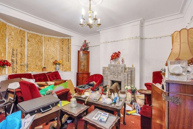 105 Barley Lane, Ilford, IG3 8XQ 3