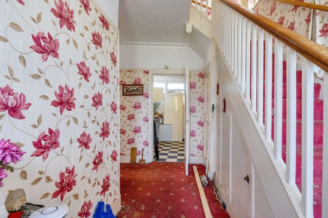 105 Barley Lane, Ilford, IG3 8XQ 3