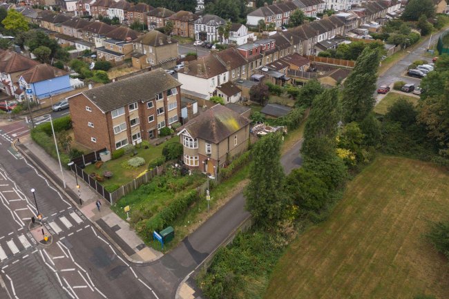 105 Barley Lane, Ilford, IG3 8XQ 3