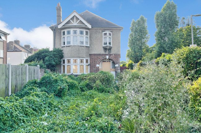 105 Barley Lane, Ilford, IG3 8XQ 3