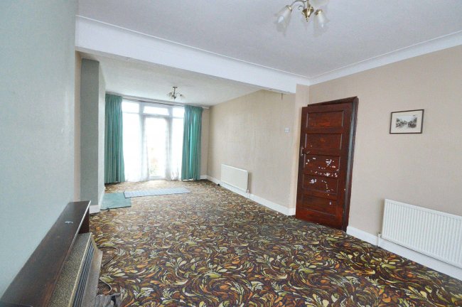 9 Park Gardens, London, NW9 0EN 2