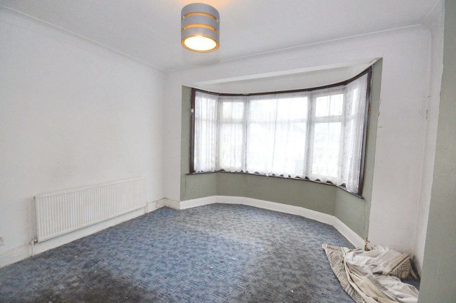 9 Park Gardens, London, NW9 0EN 2