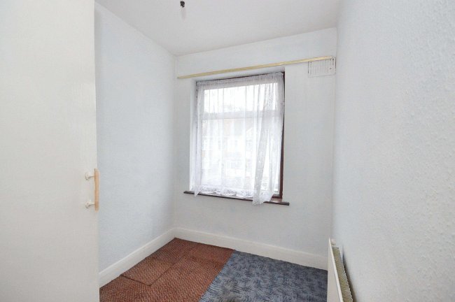 9 Park Gardens, London, NW9 0EN 2