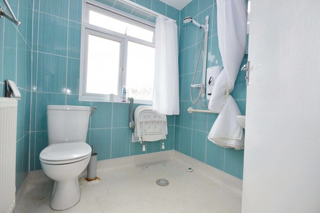 9 Park Gardens, London, NW9 0EN 2