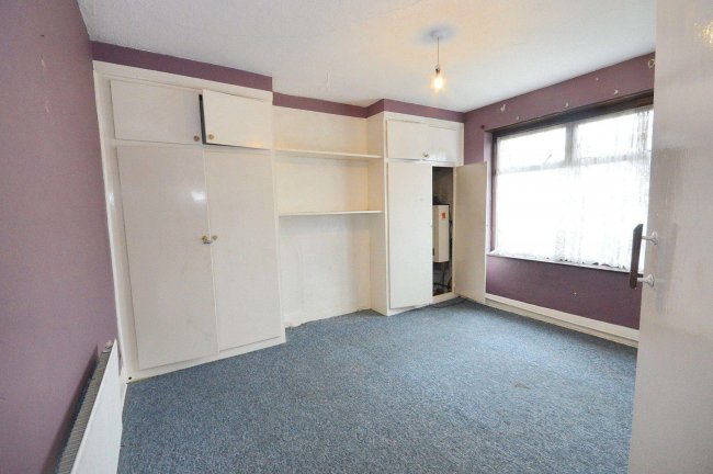 9 Park Gardens, London, NW9 0EN 2