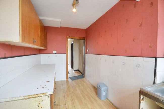 9 Park Gardens, London, NW9 0EN 2