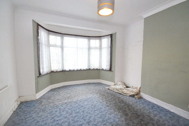 9 Park Gardens, London, NW9 0EN 2