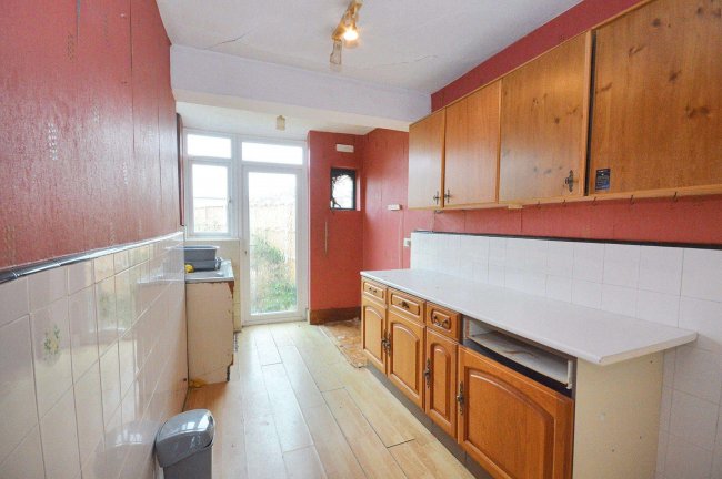 9 Park Gardens, London, NW9 0EN 2