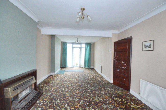 9 Park Gardens, London, NW9 0EN 2