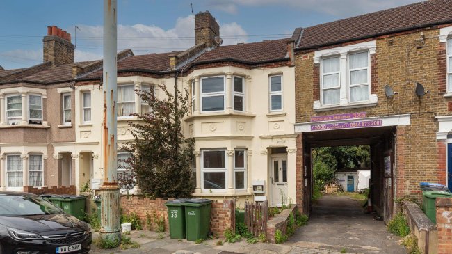 Flats 1 & 2, 33 Gatling Road, Abbey Wood, London, SE2 0RE 3