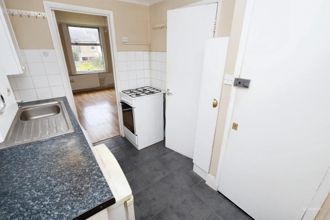 Flat B, 71 Greyhound Lane, London SW16 5NW 5