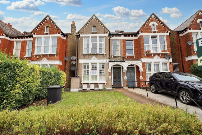 Flat B, 71 Greyhound Lane, London SW16 5NW 5