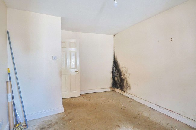 1A Windsor Close, Bovington, Wareham, Dorset BH20 6HZ 8