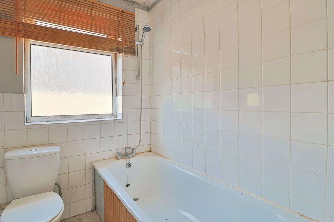 1A Windsor Close, Bovington, Wareham, Dorset BH20 6HZ 8