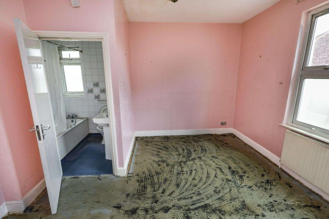 62 Roxborough Park, Harrow, Middlesex, HA1 3AY 9