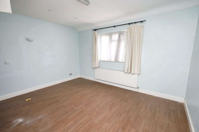 62 Roxborough Park, Harrow, Middlesex, HA1 3AY 9