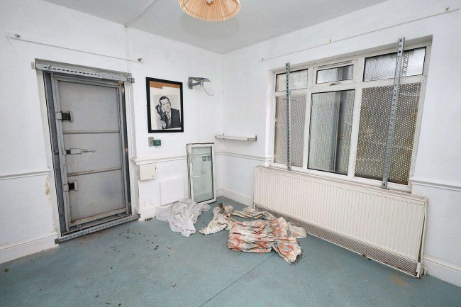 62 Roxborough Park, Harrow, Middlesex, HA1 3AY 9