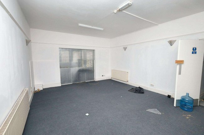 62 Roxborough Park, Harrow, Middlesex, HA1 3AY 9