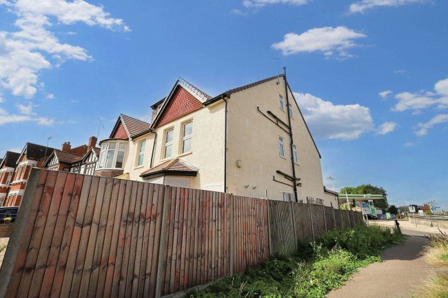 62 Roxborough Park, Harrow, Middlesex, HA1 3AY 9