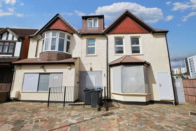 62 Roxborough Park, Harrow, Middlesex, HA1 3AY 9