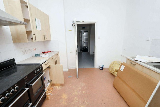 62 Roxborough Park, Harrow, Middlesex, HA1 3AY 9