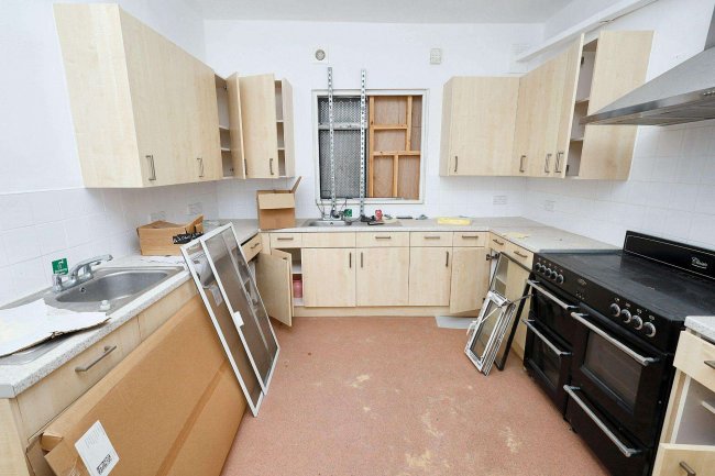 62 Roxborough Park, Harrow, Middlesex, HA1 3AY 9