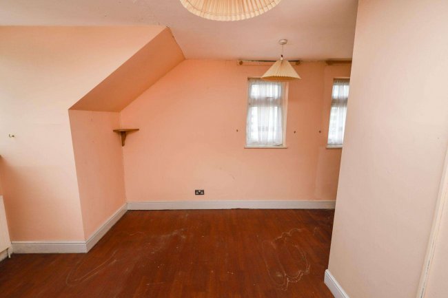 62 Roxborough Park, Harrow, Middlesex, HA1 3AY 9