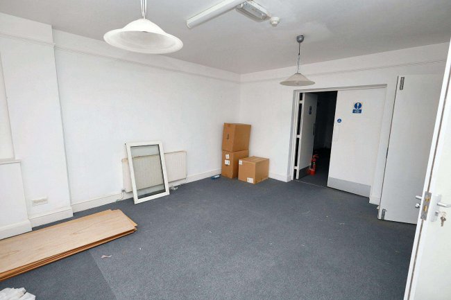 62 Roxborough Park, Harrow, Middlesex, HA1 3AY 9