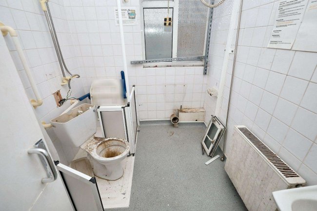 62 Roxborough Park, Harrow, Middlesex, HA1 3AY 9