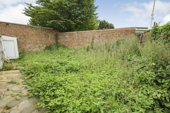 62 Roxborough Park, Harrow, Middlesex, HA1 3AY 9