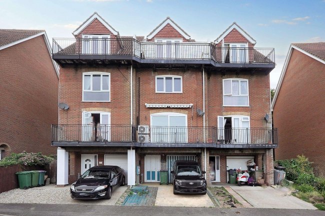 18 Battery Point, Sandgate, Hythe, Kent, CT21 5RR 7