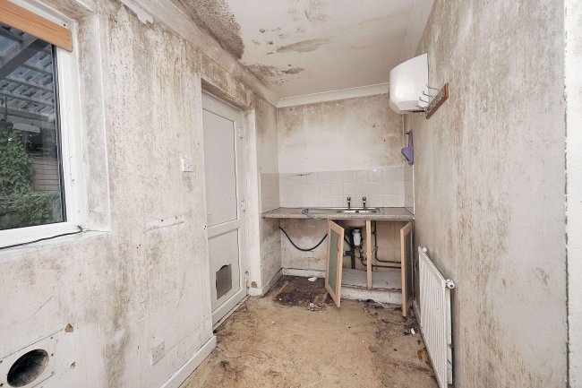 18 Battery Point, Sandgate, Hythe, Kent, CT21 5RR 7