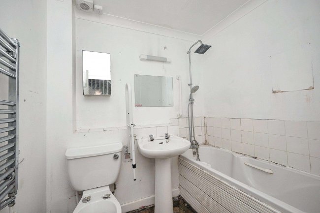 18 Battery Point, Sandgate, Hythe, Kent, CT21 5RR 7