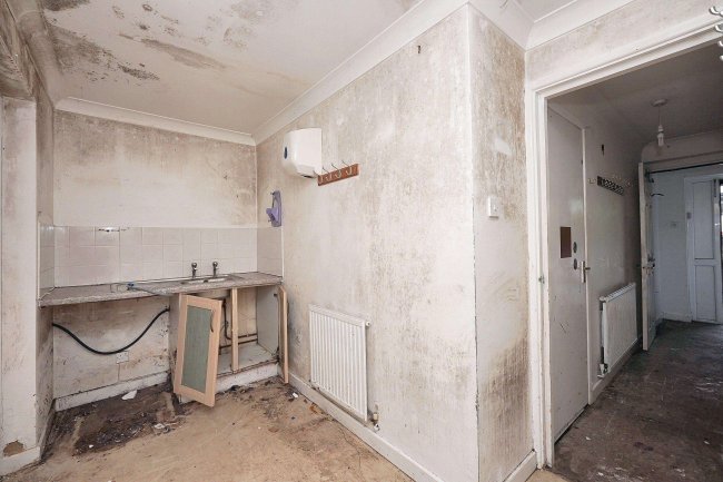 18 Battery Point, Sandgate, Hythe, Kent, CT21 5RR 7