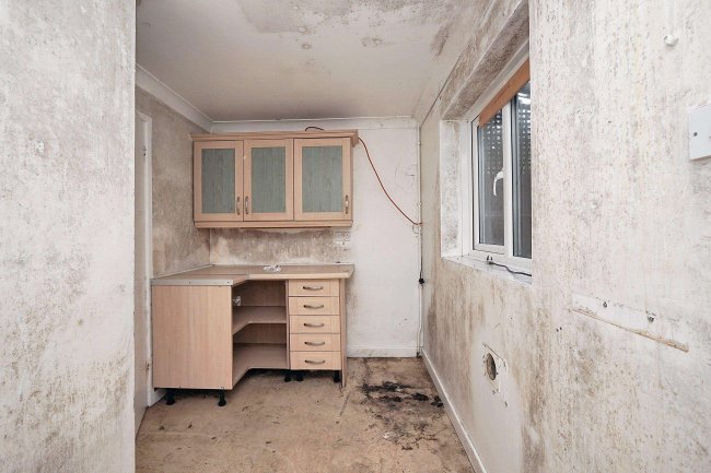 18 Battery Point, Sandgate, Hythe, Kent, CT21 5RR 7