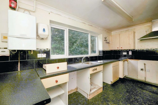 18 Battery Point, Sandgate, Hythe, Kent, CT21 5RR 7