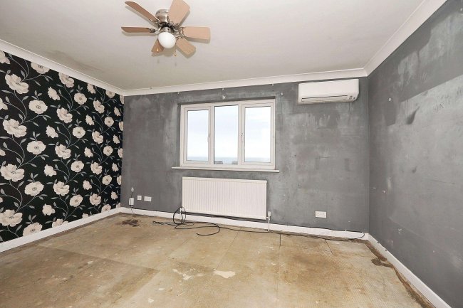 18 Battery Point, Sandgate, Hythe, Kent, CT21 5RR 7