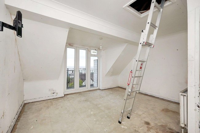 18 Battery Point, Sandgate, Hythe, Kent, CT21 5RR 7