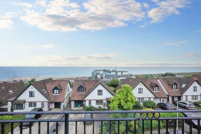 18 Battery Point, Sandgate, Hythe, Kent, CT21 5RR 7