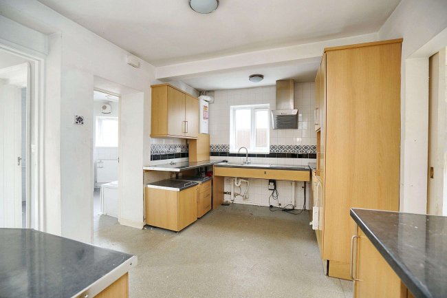 11 Warwick Avenue, Normanton, Derby, DE23 8DA 4