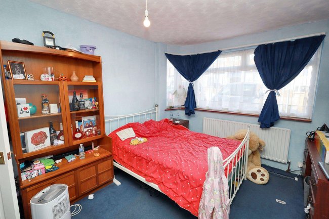 10 Nestles Avenue, Hayes, Middlesex UB3 4QA 7