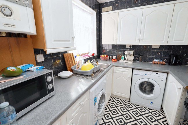 10 Nestles Avenue, Hayes, Middlesex UB3 4QA 7