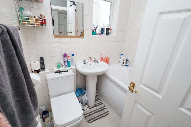 10 Nestles Avenue, Hayes, Middlesex UB3 4QA 7