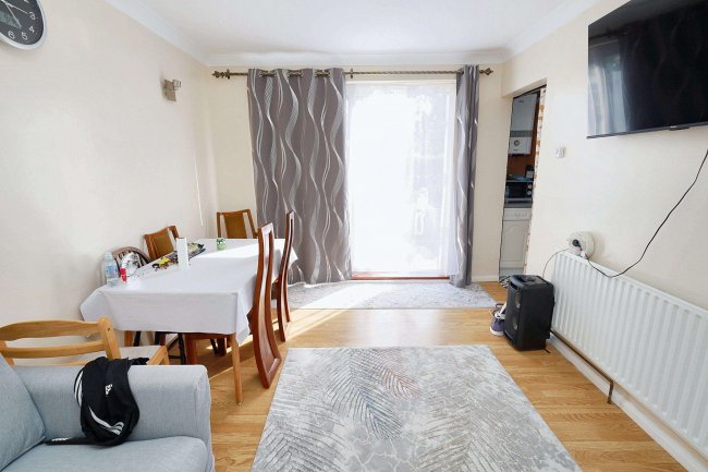 10 Nestles Avenue, Hayes, Middlesex UB3 4QA 7