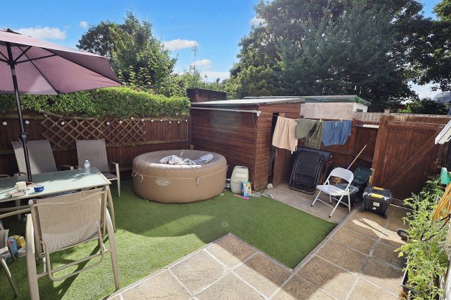 10 Nestles Avenue, Hayes, Middlesex UB3 4QA 7