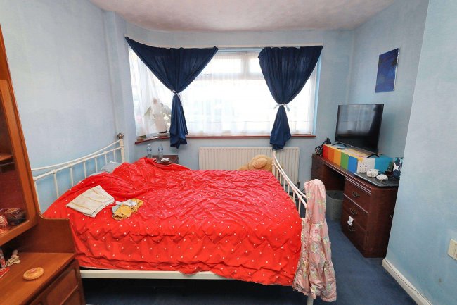 10 Nestles Avenue, Hayes, Middlesex UB3 4QA 7