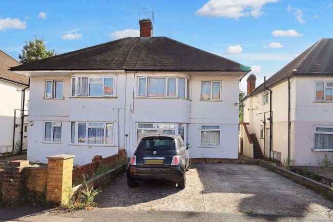 10 Nestles Avenue, Hayes, Middlesex UB3 4QA 7