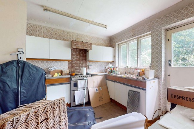 29 The Drive, Coulsdon, Surrey, CR5 2BL 5