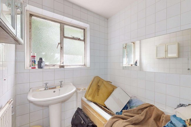 29 The Drive, Coulsdon, Surrey, CR5 2BL 5