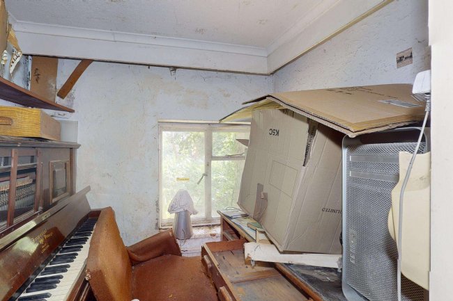 29 The Drive, Coulsdon, Surrey, CR5 2BL 5